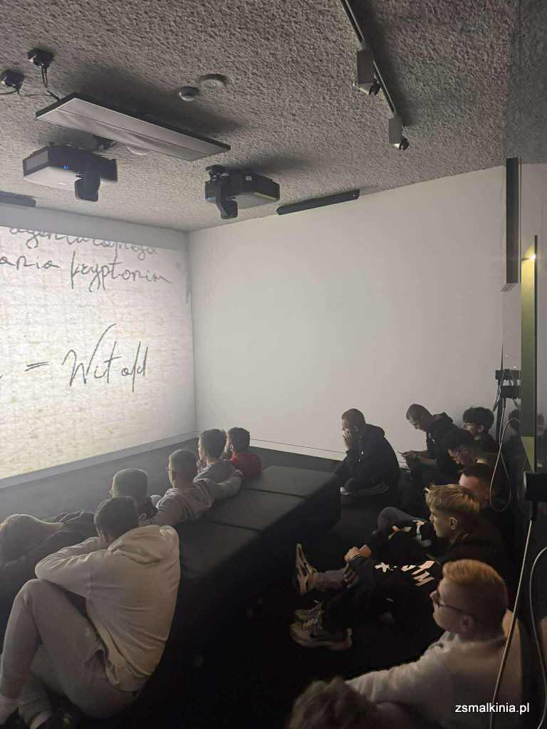 received_1350838779870786